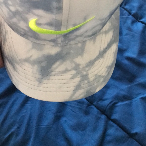 Blue and white Nike hat with lime green checks main image 4